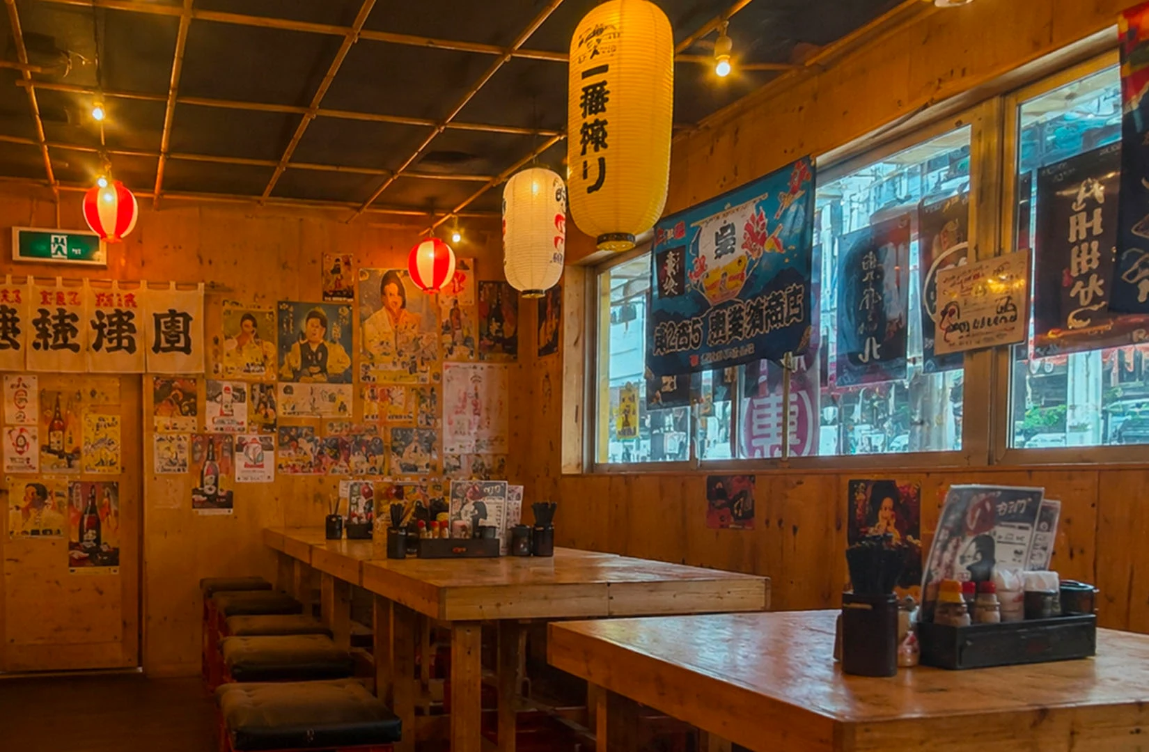 Hokkaido soup curry restaurant with wooden tables and lanterns