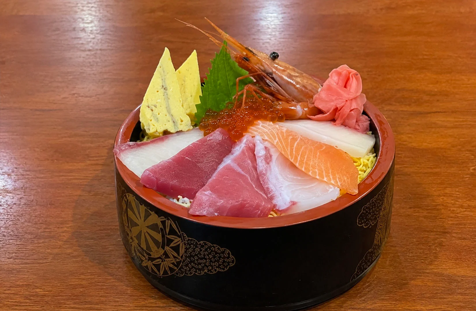 Sakuraya Singapore fresh chirashi sashimi bowl with tuna, salmon, shrimp and ikura