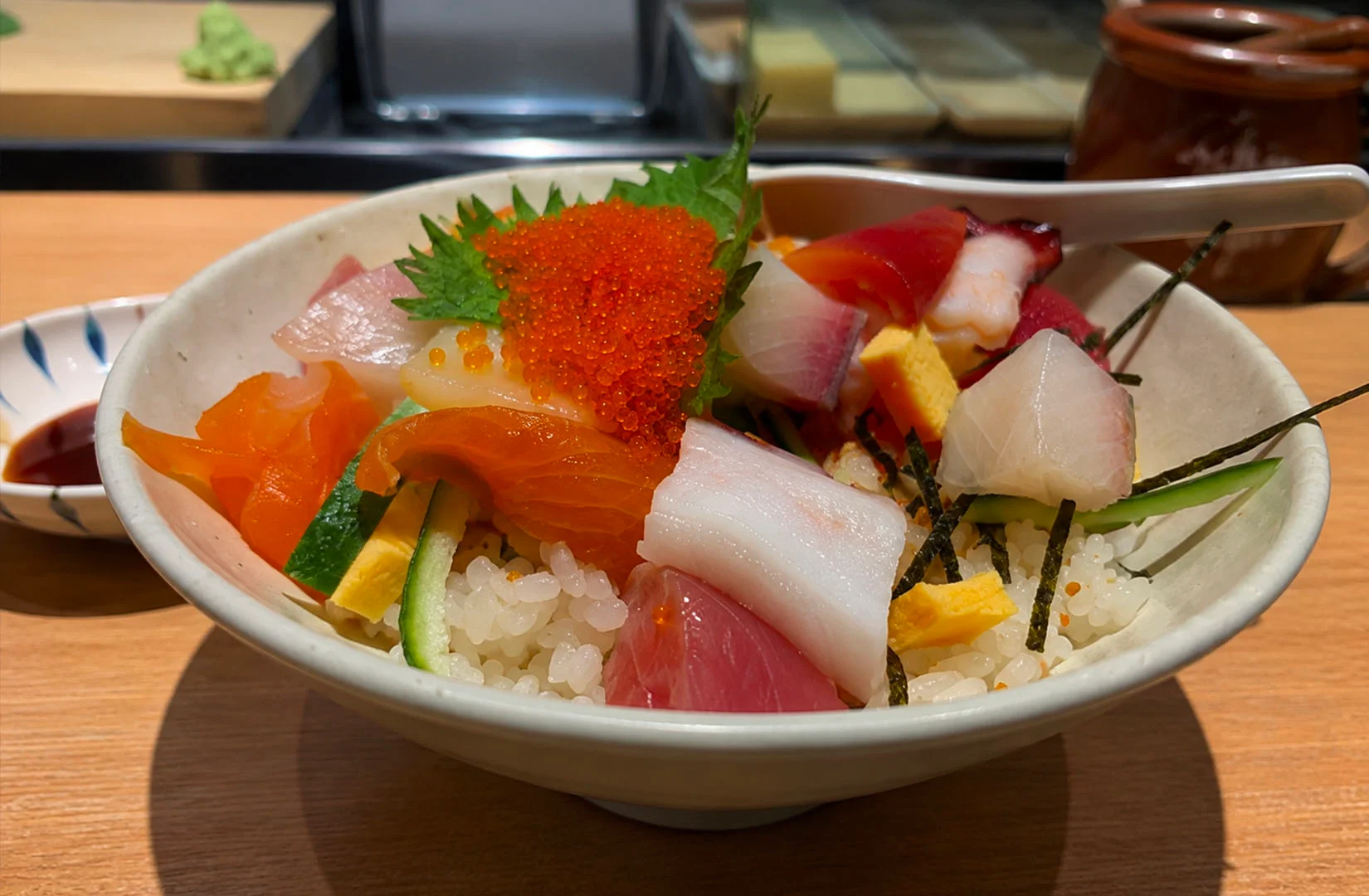 Sushi Tei Singapore assorted chirashi don with fresh sashimi, tobiko and tamago