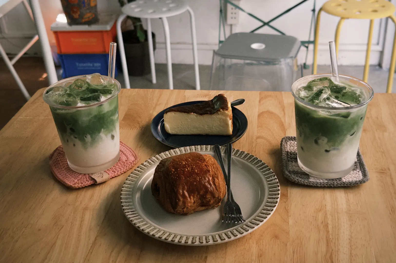 Drinks and pastries on a cafe table, perfect for a casual food recommendation.