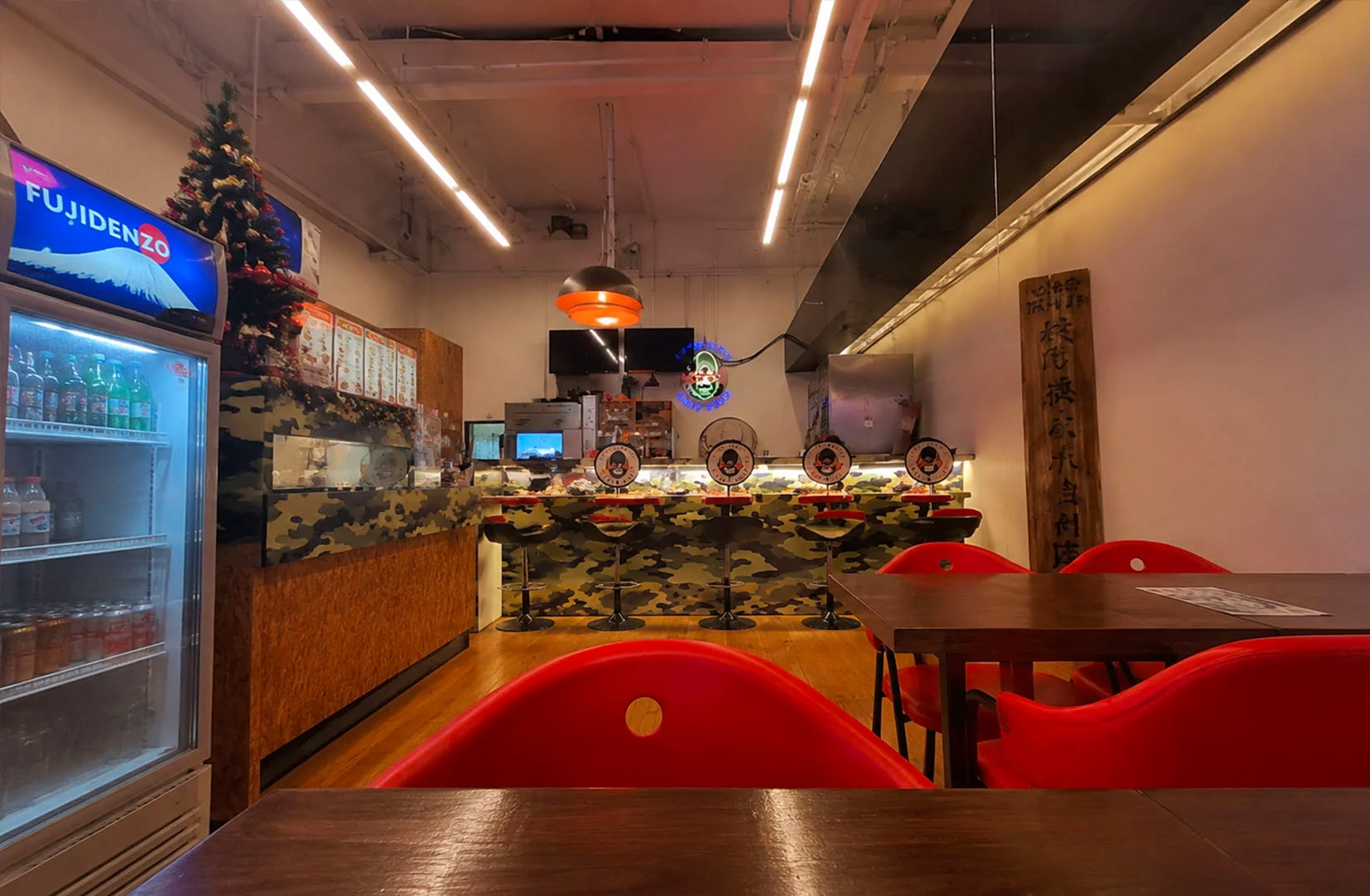Chirashi King Kong Queenstown premium tuna chirashi don restaurant interior