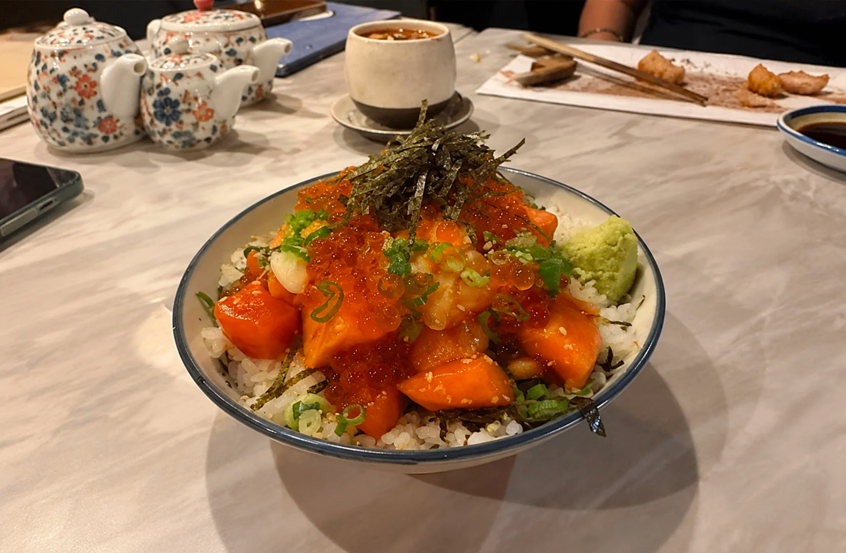 Omote Singapore assorted sashimi chirashi bowl with salmon, scallops and ikura